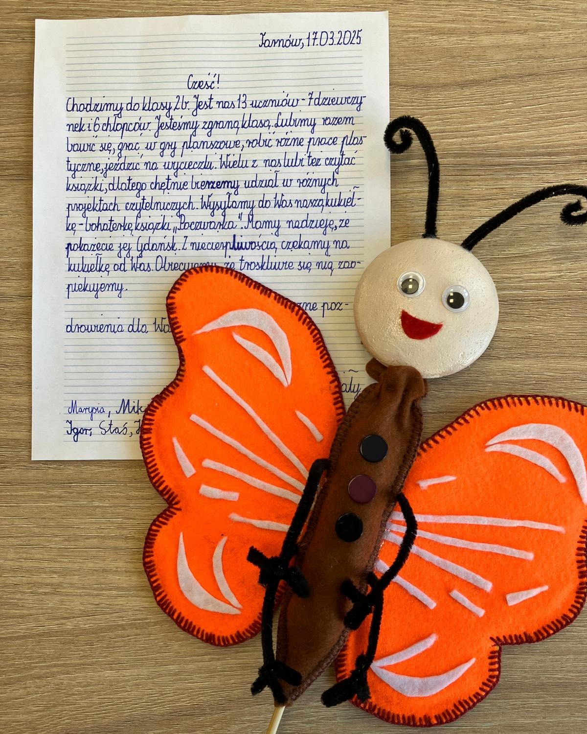 Klasa 2b realizuje zadanie ,,Wymiana bohaterów literackich”