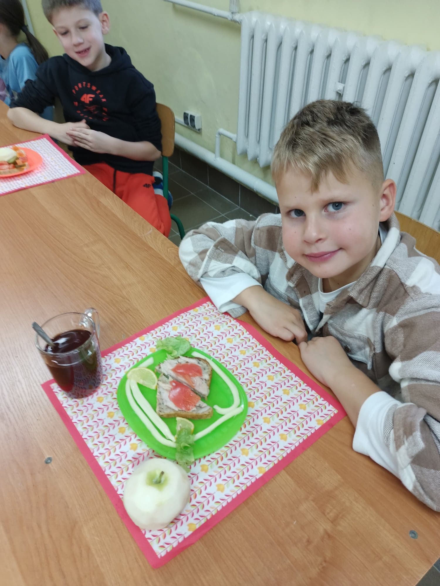 Żyj zdrowo, odżywiaj się zdrowo w klasie 2
